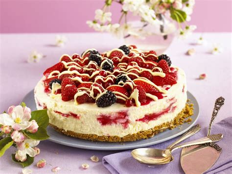 Frischkäse Beeren Torte Rezept EAT SMARTER