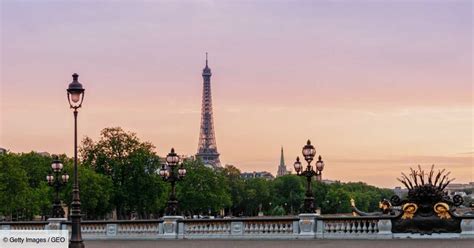 Pourquoi Dit On De Paris Qu Elle Est La Ville De Lamour Geo Fr