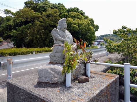 ひょっこり現れる小島に弁財天さま 熊本県天草観光ガイド