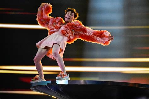 Vincitore dell Eurovision 2024 chi è Nemo il primo non binario a