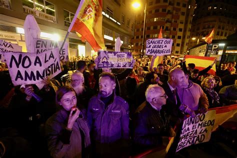 Medio Millar De Personas Vuelven A Protestar Contra S Nchez En Valencia