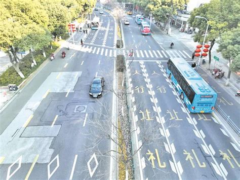 新增二次过街安全岛 路口微改造 出行不堵心