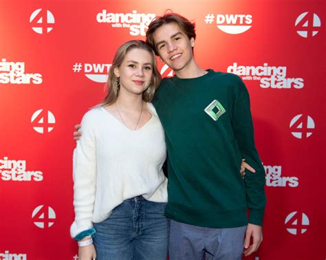 Supporteren Voor The Stars Zij Komen Hun Dansers Steunen Foto Hlnbe