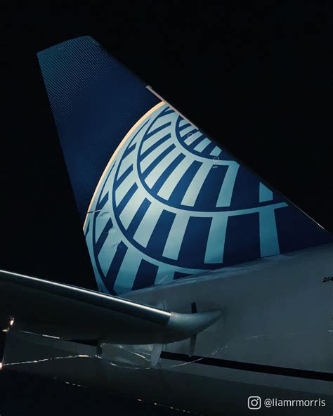 United Airlines Tail Logo