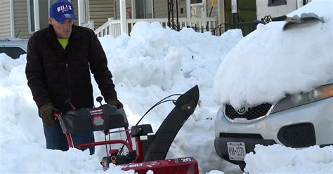 Snow dig out continues on Thanksgiving in South Buffalo