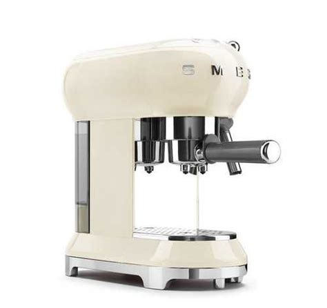 Новая кофеварка рожковая smeg ECF01, кремовый | Festima.Ru – частные ...