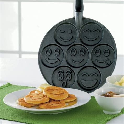 Smiley Face Pancake Pan Geekalerts