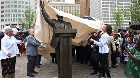 Mlk Statue Unveiled In Hart Plaza On 60th Anniversary Of Famous Speech