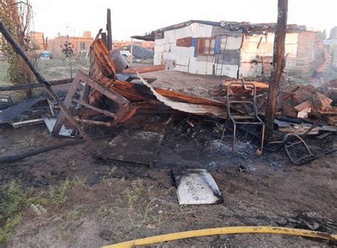 Voraz incendio destruyó una casa en 25 de Mayo En Boca de Todos HD