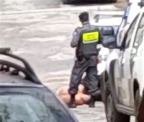 Durante Abordagem Em Guarapari Suspeito Entra Em Luta Corporal PM