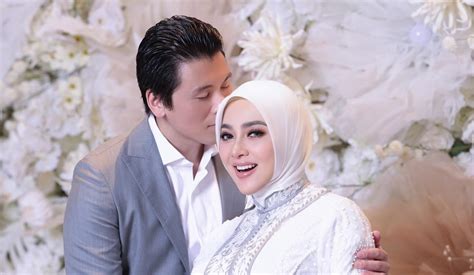 Hamil Syahrini Pamer Potret Baby Bump Okezone Celebrity