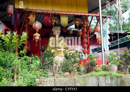 buddhist temple pulau ubin singapore Stock Photo - Alamy