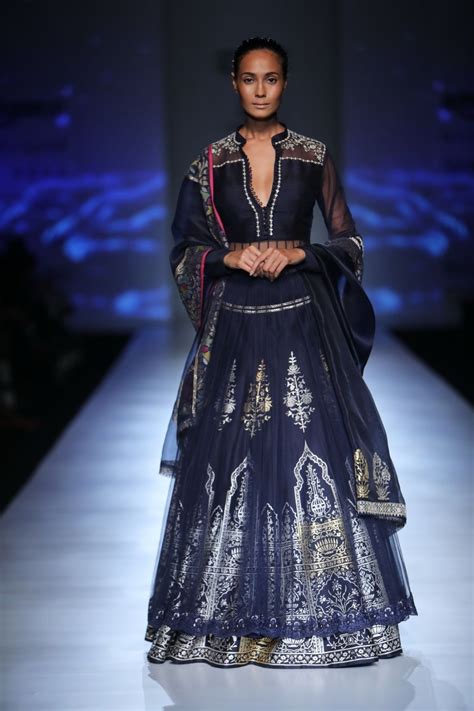 Best Looks By Anju Modi At Amazon India Fashion Week Autumnwinter 2017