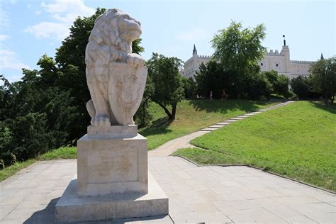 Pomnik Symbol Lwowa został odświeżony Po aktach wandalizmu nie ma