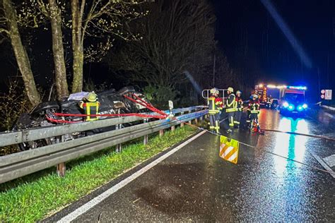 Tödlicher B300 Unfall bei Aichach 52 Jähriger starb noch vor Ort