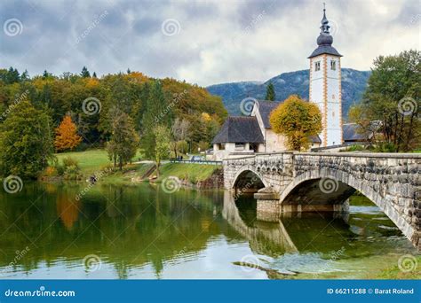 Iglesia De St John El Lago Bohinj Julian Alps Foto De Archivo Imagen