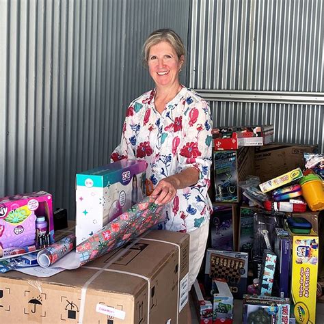 Barnardos Christmas Present Wrapping Session In Orange Nsw