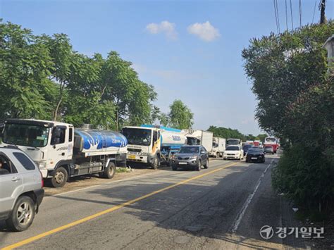 경기도내 갓길·졸음쉼터 화물차 ‘빽빽 전용 주차장 전락 현장 그곳and