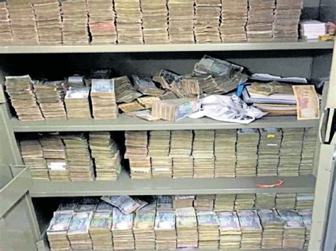 Income Tax Raids Hawala Operatives Rs 62 Crore Cash Seized India TV