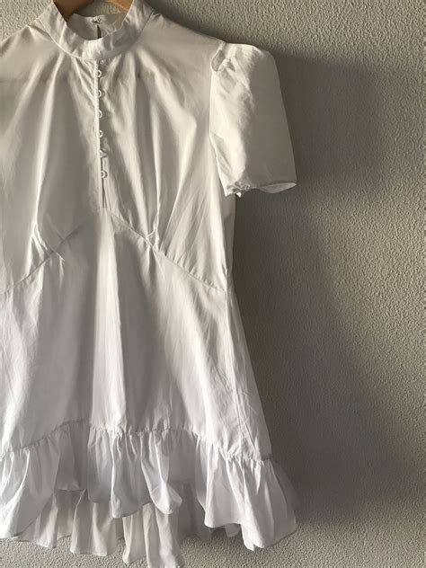 Blusa Branca Fecho A Apertar Nas Costas Invisivel Folho Como