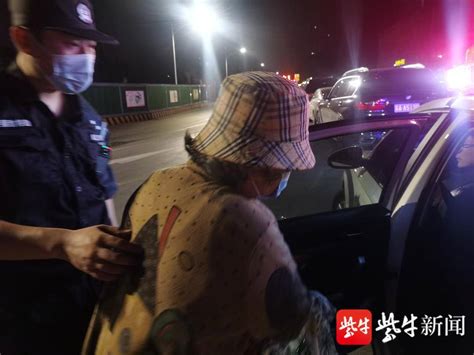 老人凌晨突发疾病左眼几乎失明，民警全程陪同就医 奶奶 秦淮区 许紫剑