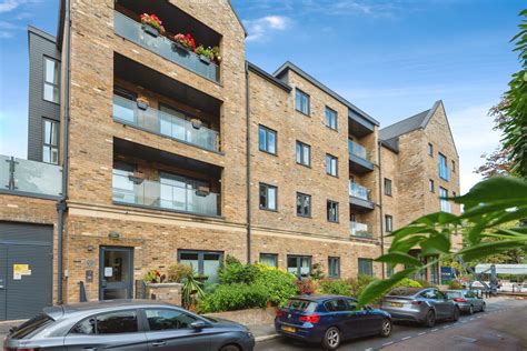 19 Houses & Flats For Sale in Brentford | Purplebricks