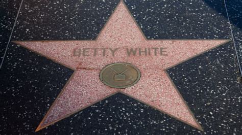 Betty White's Former LA Home Has Sadly Been Demolished - WanderWisdom News