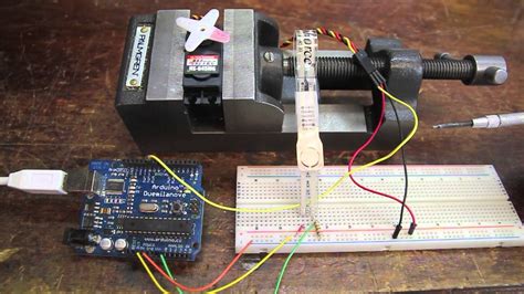 Cómo conecto mis servomotores a la arduino usando fuente externa