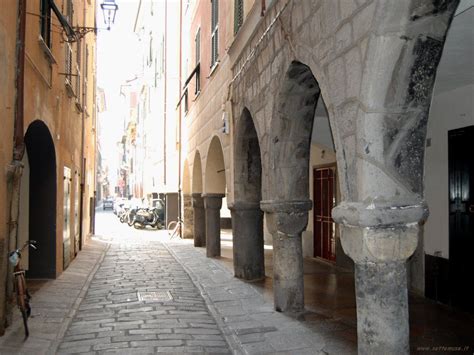 Chiavari Un Clochard Muore Di Freddo Nei Carrugi Del Centro Storico R