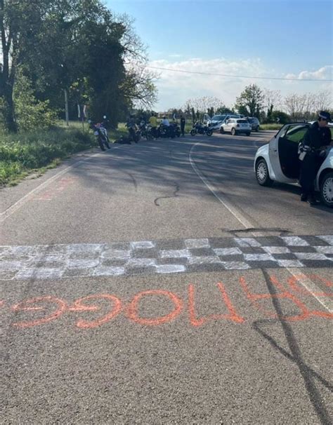 Valsamoggia Gare Clandestine E Acrobazie In Moto Tra Gruppi Di