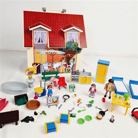 Playmobil Maison Transportable Toit Rouge Avec Figurines Et