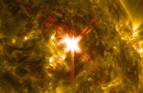 Powerful Solar Flare Causes Radio Blackout 神秘的地球 科学自然地理探索