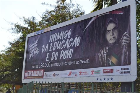 Irritado outdoor Bolsonaro manda PF abrir inquérito contra