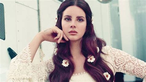 Caída Masiva De Fans En El Concierto De Lana Del Rey Desata Varias Teorías Videas Escandala