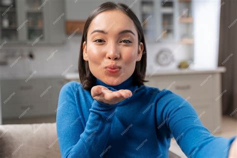 Free Photo Medium Shot Woman With Kissy Face