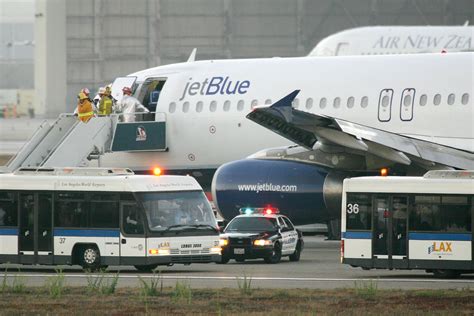 How JetBlue Passengers Watched Their Own Flight Circle On Live TV ...