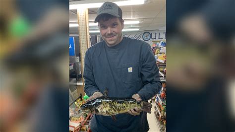 Bowfisherman Scores World Record Fish In Missouri Kark