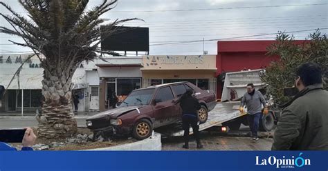 De Pel Cula Perdi El Control De Su Auto En Pleno Centro Y Termin