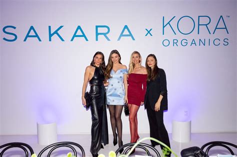 Miranda Kerr Legs Pantyhose Blue Mini Nyc Sakara Hot Celebs Home