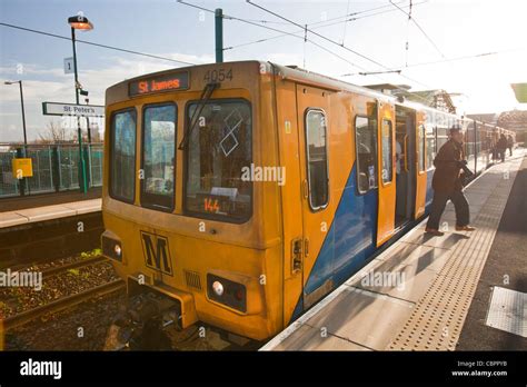 Sunderland train station hi-res stock photography and images - Alamy