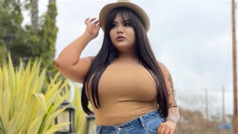 Selena Gonzalez Glamorous Plus Size Curvy Model Wiki Lifestyle And