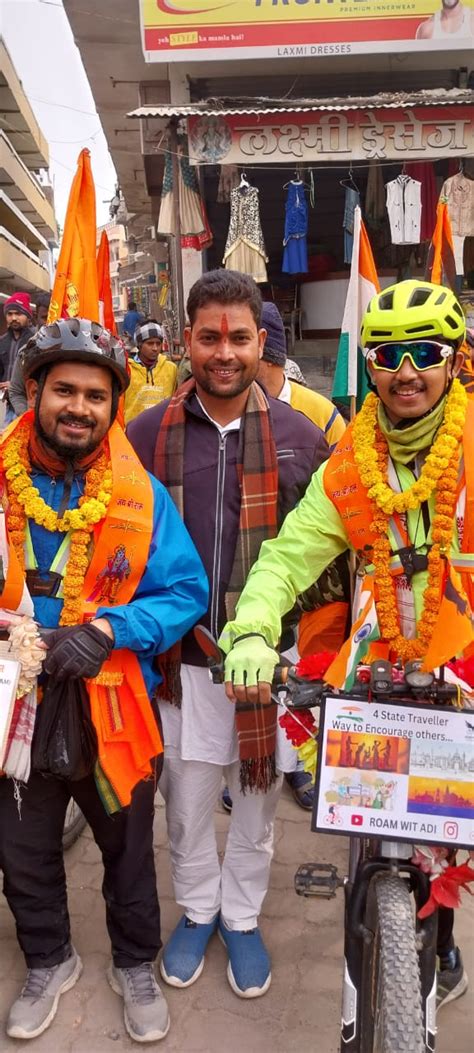 Five Pilgrims Going From Assam To Ayodhya On Bicycle Welcomed In Kesariya असम से अयोध्या