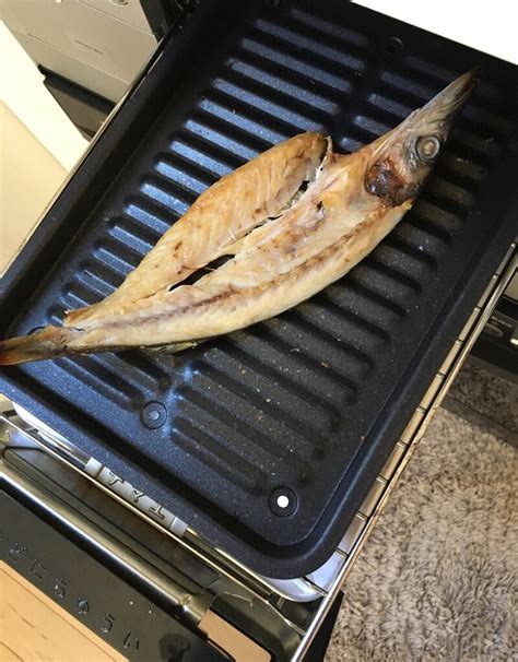 いつもキレイな魚焼きグリルの秘密！お手入れらくちんなグリルプレートを活用してキッチンの後片付けをラクチンに♪｜limia リミア