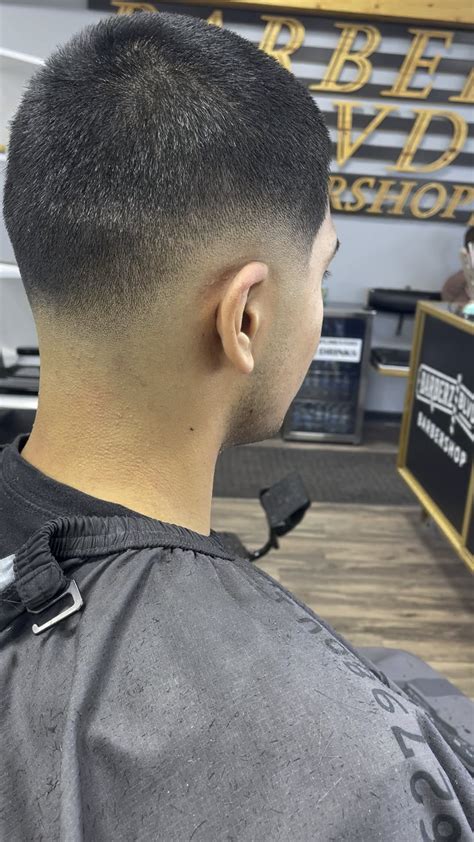 buzz cut with a 4 guard and low drop fade : r/Barber