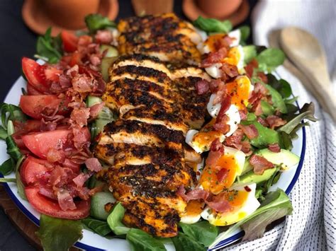 Gegrilde Kip Salade Met Kruidige Dressing Familie Over De Kook