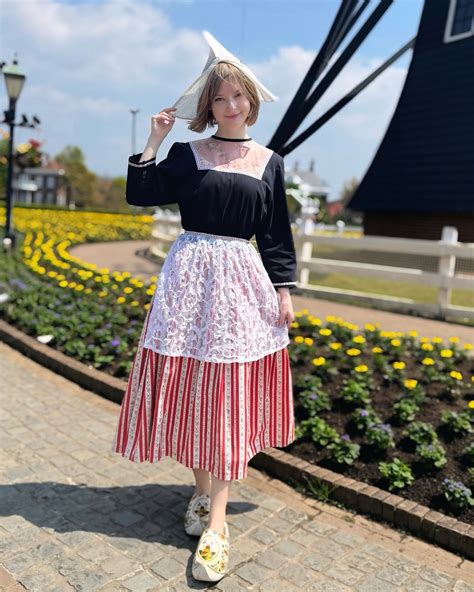 Ella Nyan エラにゃん | Shooting my new photobook “Hyakka Ryoran”. The link