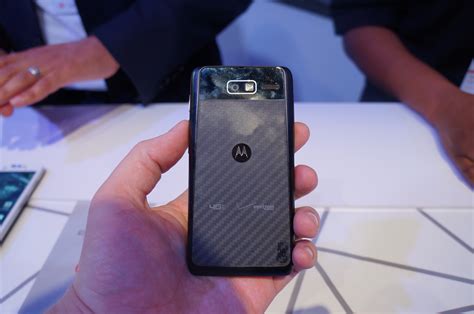 Motorola Droid RAZR M Hands On