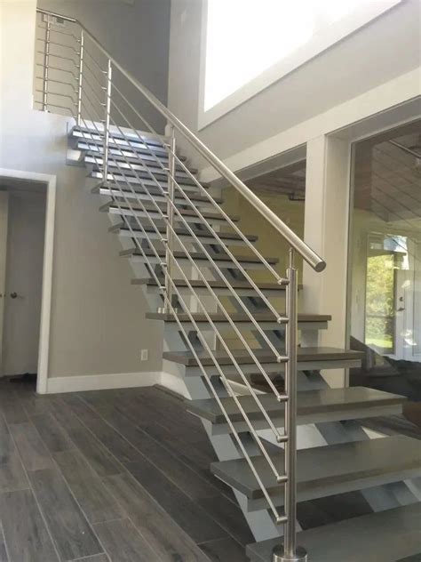 Straight Run Silver 6 Mm Stainless Steel Staircase Material Grade SS