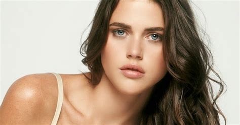 Celebrities In Hot Bikini Zoe Duchesne Super Model In Bikini