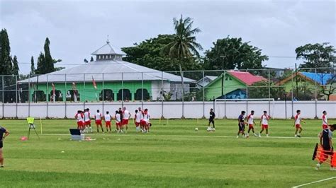 5 Pemain Akademi PSM Makassar Ikut Latihan Di Stadion Kalegowa